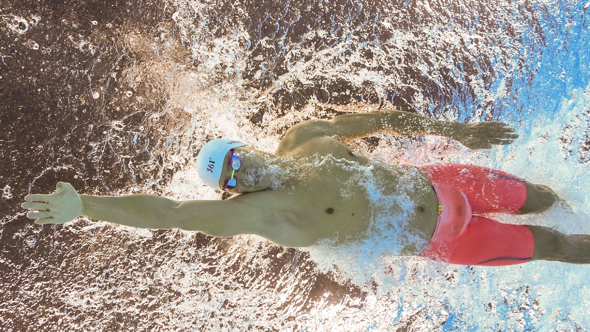 星空中国官网-蝶泳呼吸节奏影响划频效率？，蝶泳呼吸配合